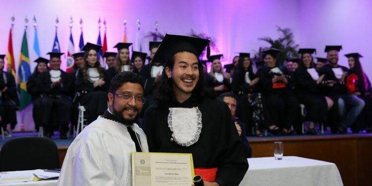 Estudante de Foz do Iguaçu é o graduado de número 1.000 da UNILA