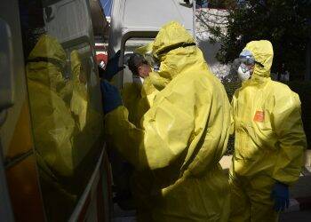 Brasileiro com coronavírus recebeu 30 pessoas em casa