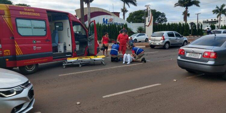 Técnica de enfermagem fica ferida em acidente de moto