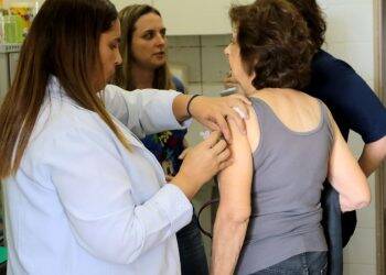 Devido ao coronavírus, campanha de vacinação contra gripe será antecipada no país