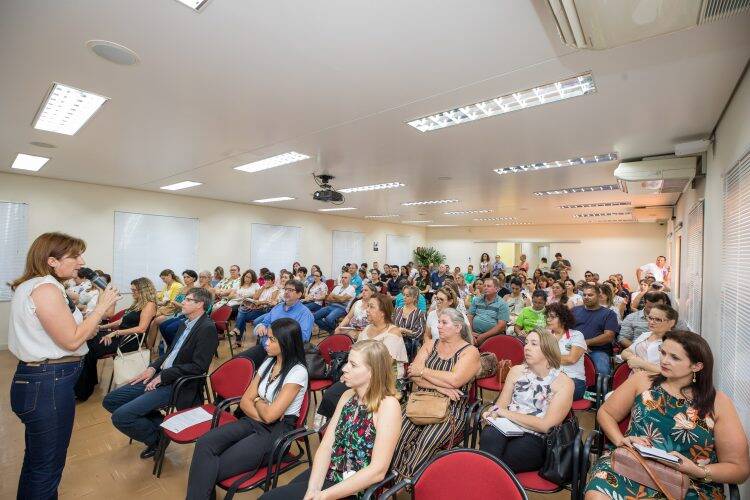 Caminhão itinerante da Itaipu e do PTI leva educação ambiental a cidades do oeste