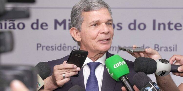 Silva e Luna quer desvincular imagem da política partidária