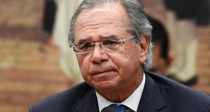 Paulo Guedes sugere que brasileiro venha à Foz ao invés de ir para Disney ao defender dólar alto
