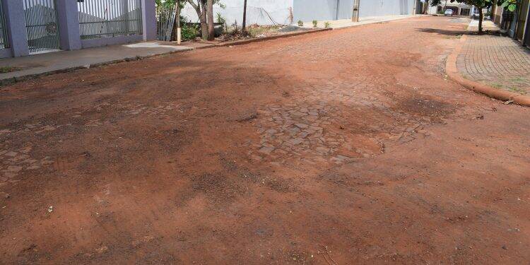 Prefeitura anuncia obras de drenagem em rua do bairro Três Bandeiras