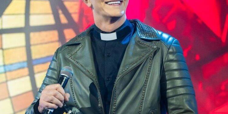 Padre Reginaldo Manzotti recebe alta de hospital e agradece orações