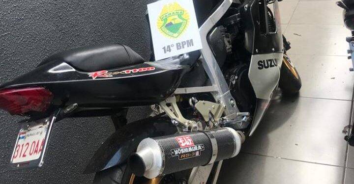Na Vila Portes, assaltante cai de moto roubada e abandona veículo e a arma do crime