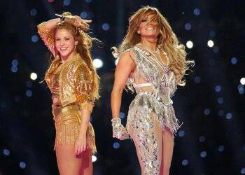 Shakira e Jennifer López mostram poder e orgulho latino em show no SuperBwol