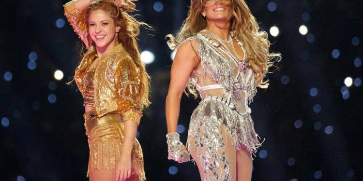 Shakira e Jennifer López mostram poder e orgulho latino em show no SuperBwol