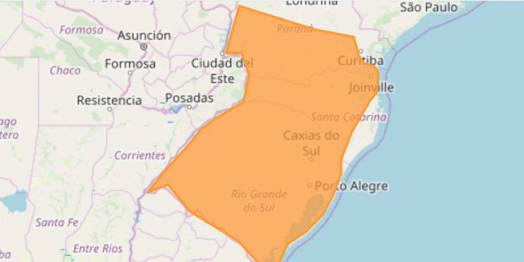 Alerta laranja do INMET indica possibilidade de temporal em Foz nesta terça-feira, 18