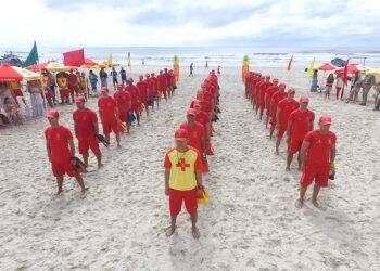 Corpo de Bombeiros forma nova turma de guarda-vidas
