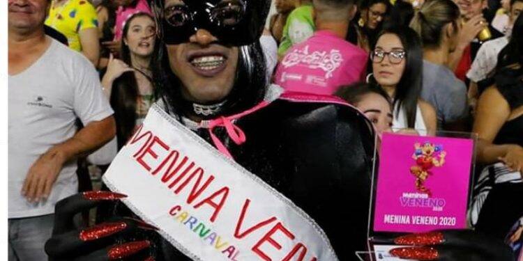 Mulher Gato vence 40ª edição do bloco “Meninas Veneno” e dedica vitória à esposa