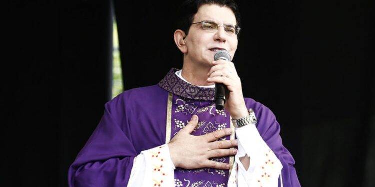 Padre Reginaldo Manzotti está hospitalizado em Curitiba