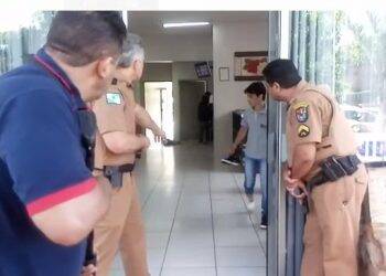 Criminosos fazem reféns em posto de saúde no Paraná; assista à negociação
