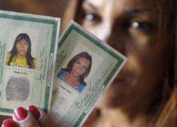 Quase 300 pessoas já mudaram o nome e o sexo nos Cartórios do Paraná