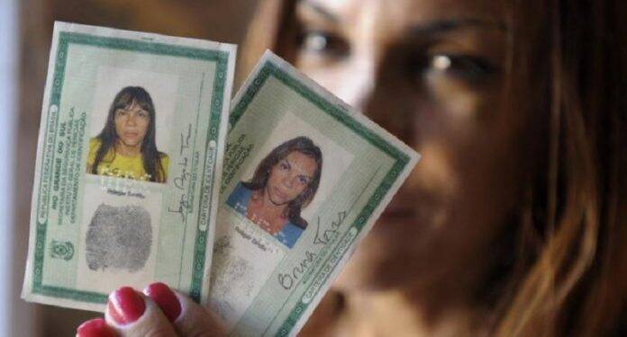 Quase 300 pessoas já mudaram o nome e o sexo nos Cartórios do Paraná