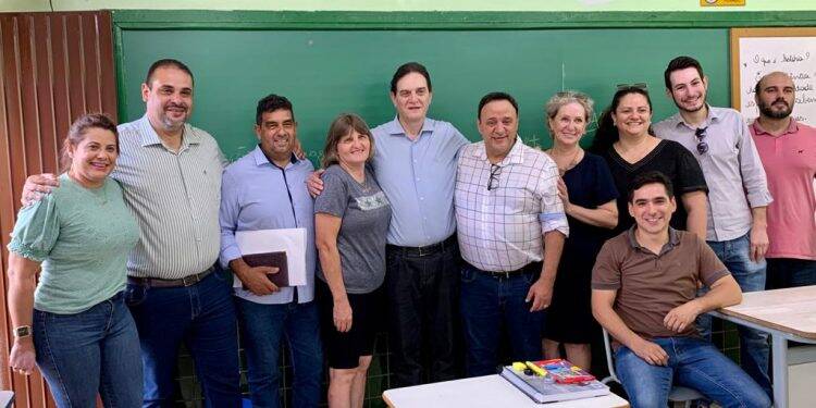 Hussein Bakri e presidente da Fundepar anunciam R$ 2 milhões para a educação de Foz do Iguaçu