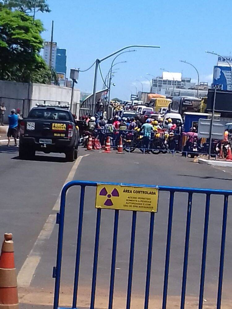 Motociclistas brasileiros fecham Ponte da Amizade em protesto contra fiscalização paraguaia