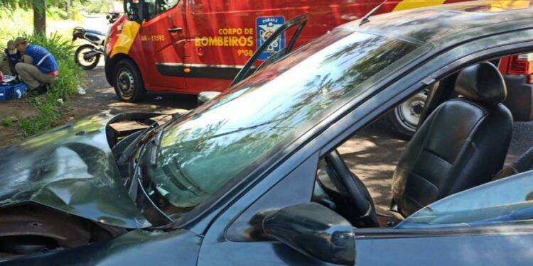 Acidente deixa motorista ferido no cruzamento entre Guimarães Rosa e José Maria de Brito