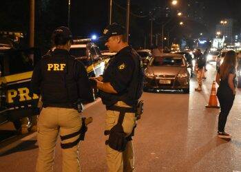 Em apenas uma noite, PRF autua 56 motoristas bêbados no Paraná