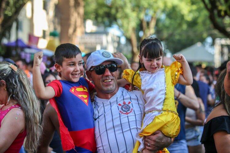 Confira as imagens do primeiro dia do Carnaval da Saudade
