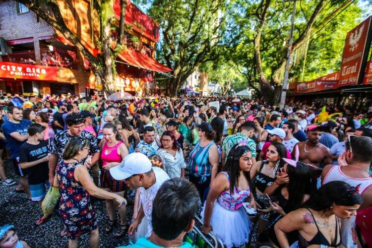 Confira as imagens do primeiro dia do Carnaval da Saudade