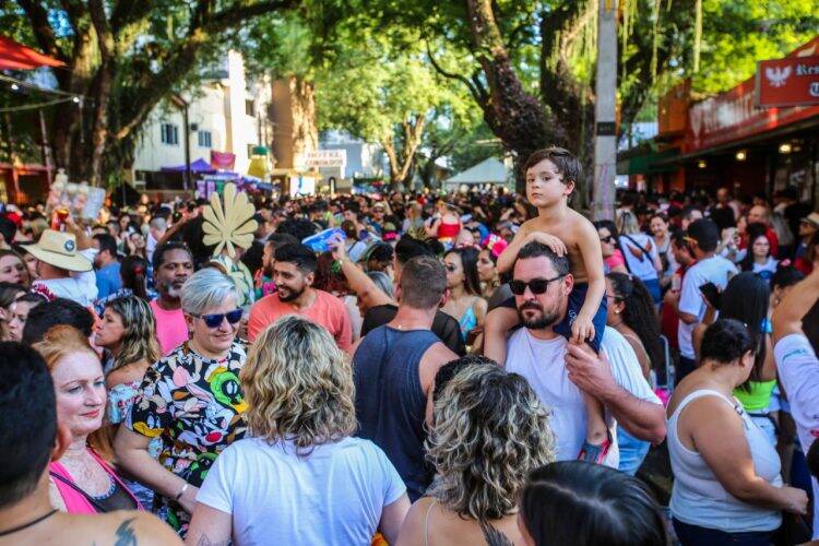 Confira as imagens do primeiro dia do Carnaval da Saudade
