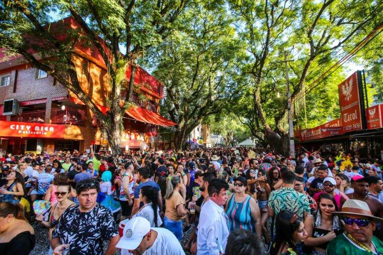 Confira as imagens do primeiro dia do Carnaval da Saudade