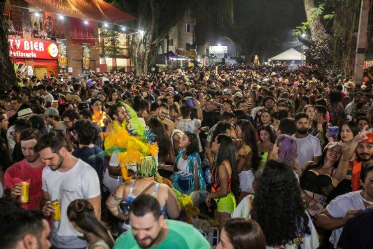 Confira as imagens do primeiro dia do Carnaval da Saudade