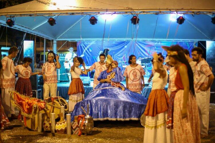 Carnafalls leva folia aos bairros e atrai mais de 2 mil pessoas