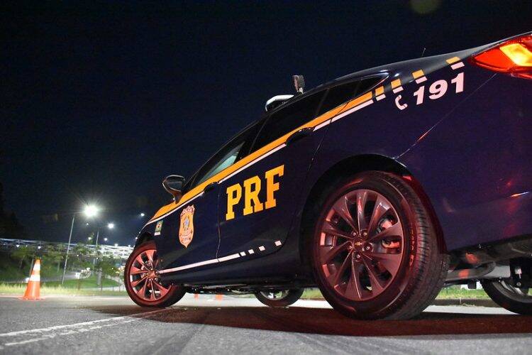 PRF flagra um motorista bêbado por hora durante o Carnaval no Paraná; 11 pessoas morreram