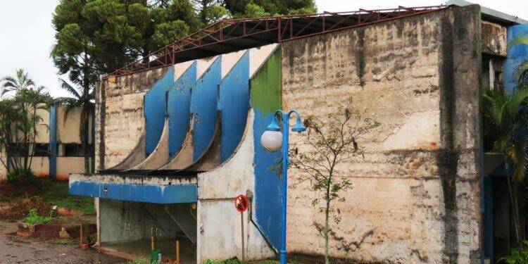 Ex-funcionários da Santa Casa fazem protesto para cobrar indenização