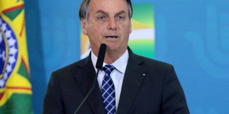 Bolsonaro diz que zera imposto de combustíveis se governadores acabarem com ICMS