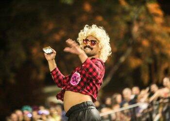 Concurso Meninas Veneno marca segunda noite do Carnaval de Foz