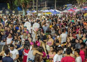 Concurso Meninas Veneno marca segunda noite do Carnaval de Foz