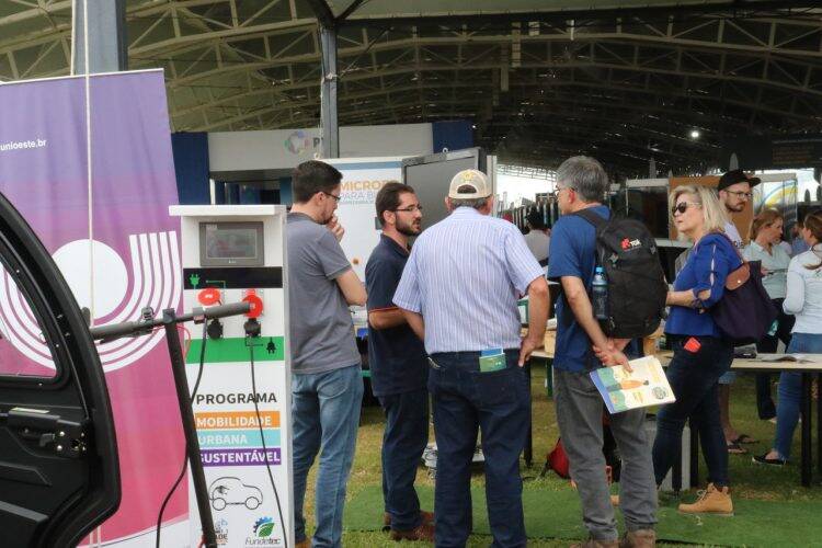 Unioeste: Robôs otimizam trabalho dos produtores rurais