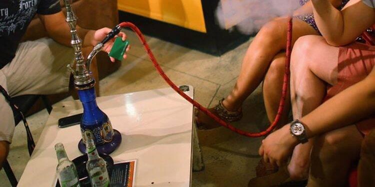 Jovem é supostamente repreendido por fumar narguilé e atira contra pai e filho no Paraná