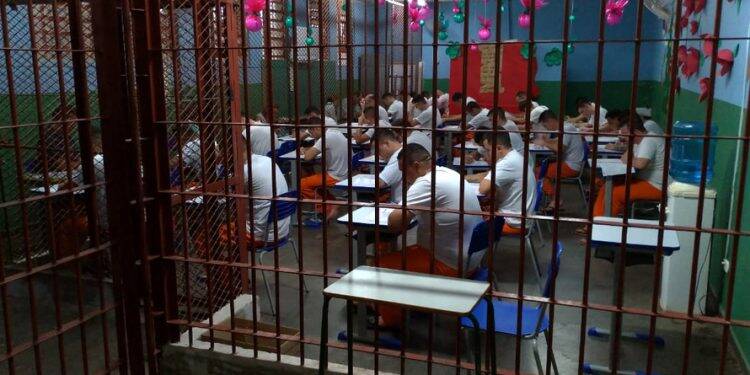 Mais 122 presos do Paraná vão cursar universidade