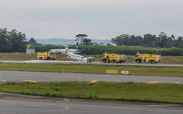 VÍDEO: Avião faz pouso de emergência no Afonso Pena, na Grande Curitiba