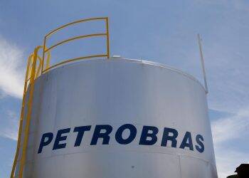 Petrobras sobe em 3% preço da gasolina nas refinarias a partir desta quinta