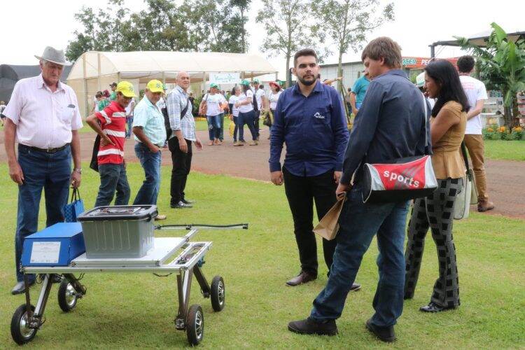 Unioeste: Robôs otimizam trabalho dos produtores rurais