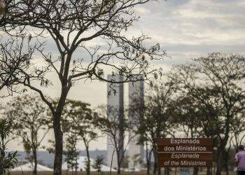 Reforma administrativa pretende revisar salários e número de carreiras