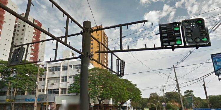 Semáforo contínuo, ou onda verde, é garantido por lei desde 2013 em Foz