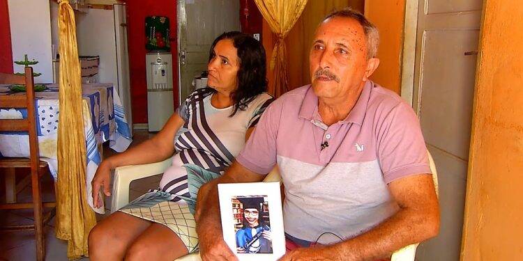 Pais de menina que morreu após bater a cabeça durante brincadeira fazem alerta