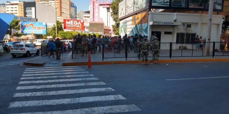 ‘Paseros’ continuam mobilizados na aduana paraguaia