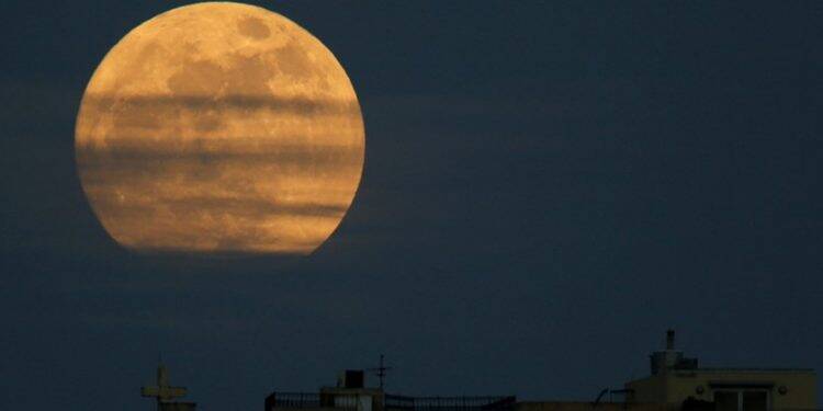 Superlua vai iluminar o céu nesta segunda-feira