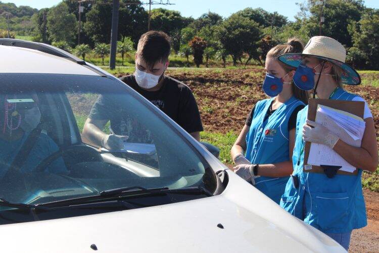 Itaipulândia bloqueia entradas; iguaçuense é detido ao tentar transpor barreiras