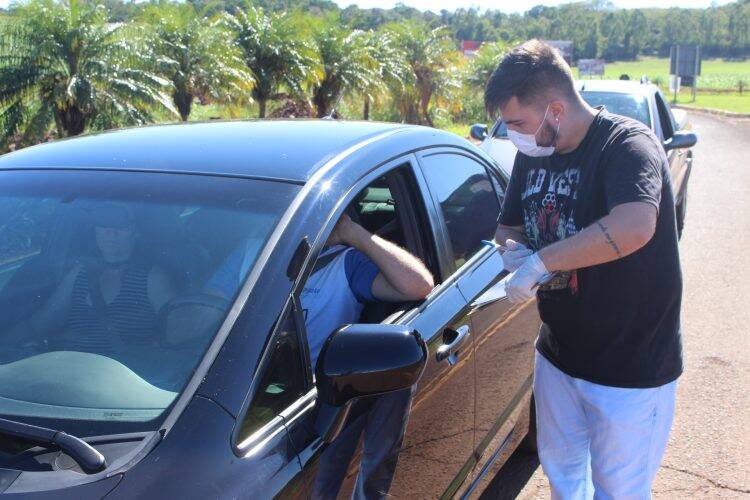 Itaipulândia bloqueia entradas; iguaçuense é detido ao tentar transpor barreiras