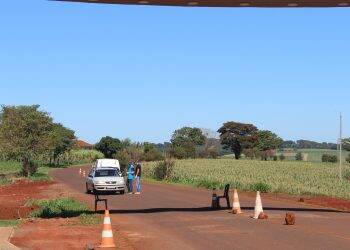 Itaipulândia bloqueia entradas; iguaçuense é detido ao tentar transpor barreiras