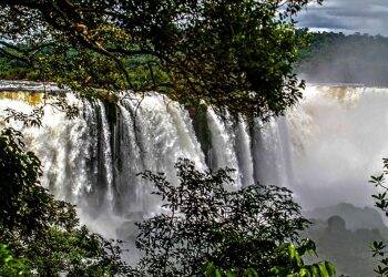 Coronavírus: Argentina fecha Cataratas neste domingo, 15; lado brasileiro decide na segunda, 16