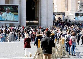 Covid-19: para evitar aglomeração, papa transmite oração via internet